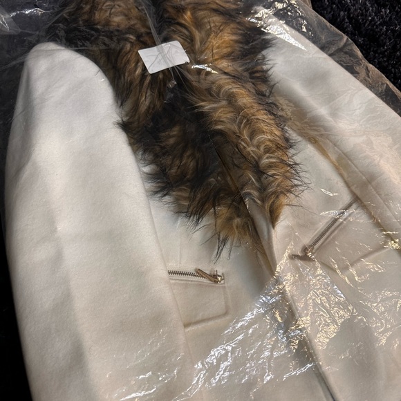 Guess jacket size S . - Picture 2 of 4